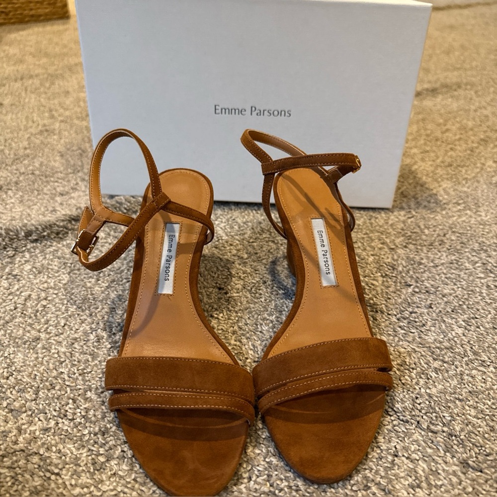Emme Parsons New in Box Simple Wedge Sandal 37/7